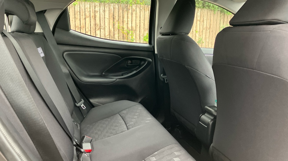 Toyota Yaris 1.5 Hybrid Icon 5dr CVT Hybrid Hatchback - Image 8