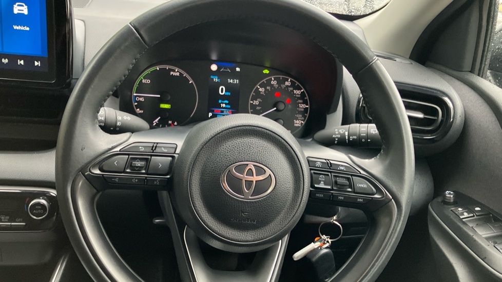 Toyota Yaris 1.5 Hybrid Icon 5dr CVT Hybrid Hatchback - Image 10