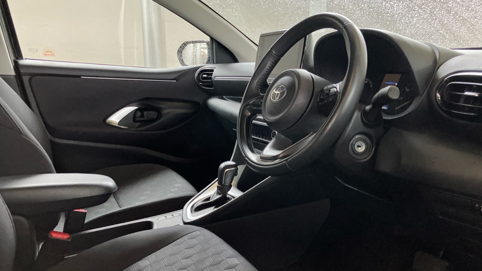 Toyota Yaris 1.5 Hybrid Icon 5dr CVT Hybrid Hatchback - Image 12