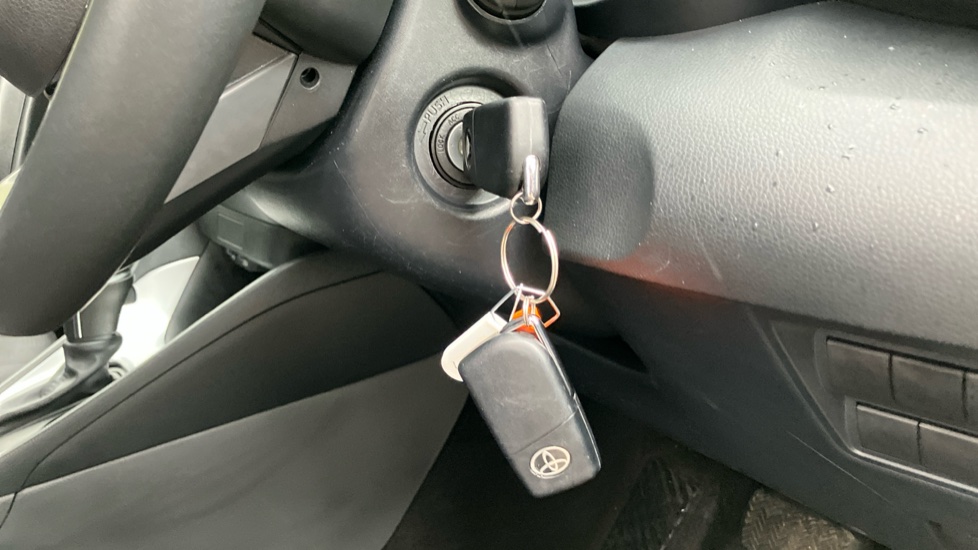 Toyota Yaris 1.5 Hybrid Icon 5dr CVT Hybrid Hatchback - Image 16