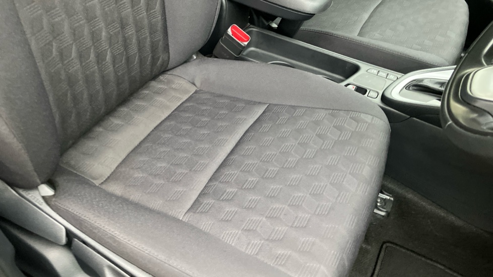 Toyota Yaris 1.5 Hybrid Icon 5dr CVT Hybrid Hatchback - Image 17