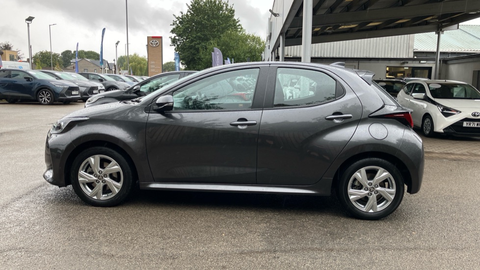 Toyota Yaris 1.5 Hybrid Icon 5dr CVT Hybrid Hatchback - Image 24