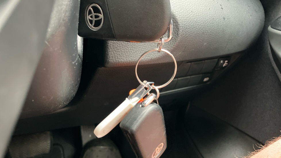Toyota Yaris 1.5 Hybrid Icon 5dr CVT Hybrid Hatchback - Image 28