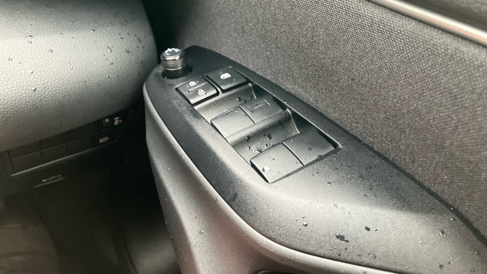 Toyota Yaris 1.5 Hybrid Icon 5dr CVT Hybrid Hatchback - Image 29