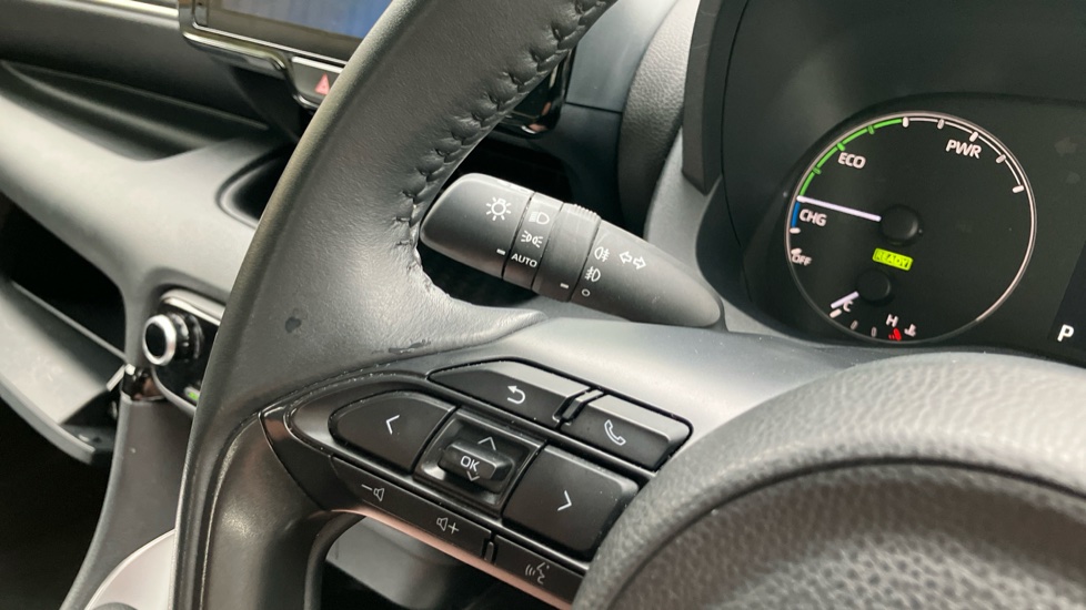 Toyota Yaris 1.5 Hybrid Icon 5dr CVT Hybrid Hatchback - Image 30