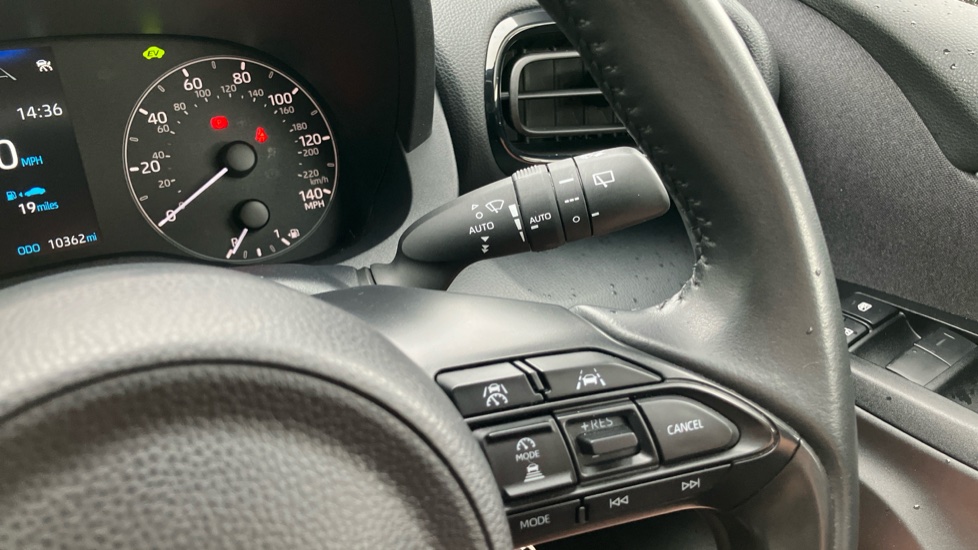Toyota Yaris 1.5 Hybrid Icon 5dr CVT Hybrid Hatchback - Image 31
