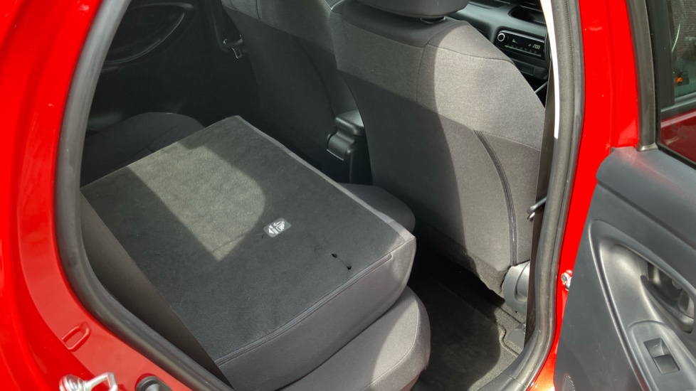 Toyota Yaris 1.5 Hybrid Design 5dr CVT Hybrid Hatchback - Image 18