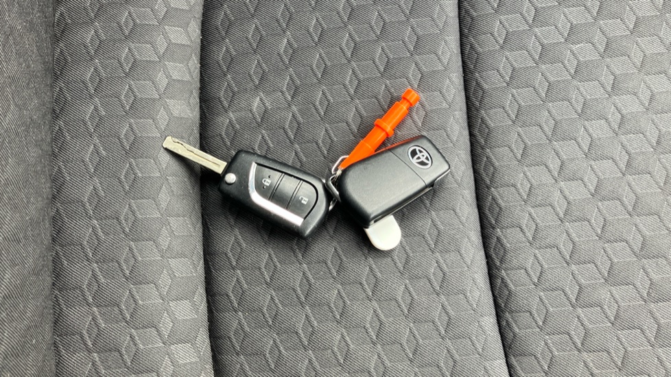 Toyota Yaris 1.5 Hybrid Design 5dr CVT Hybrid Hatchback - Image 28