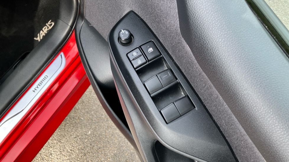 Toyota Yaris 1.5 Hybrid Design 5dr CVT Hybrid Hatchback - Image 30