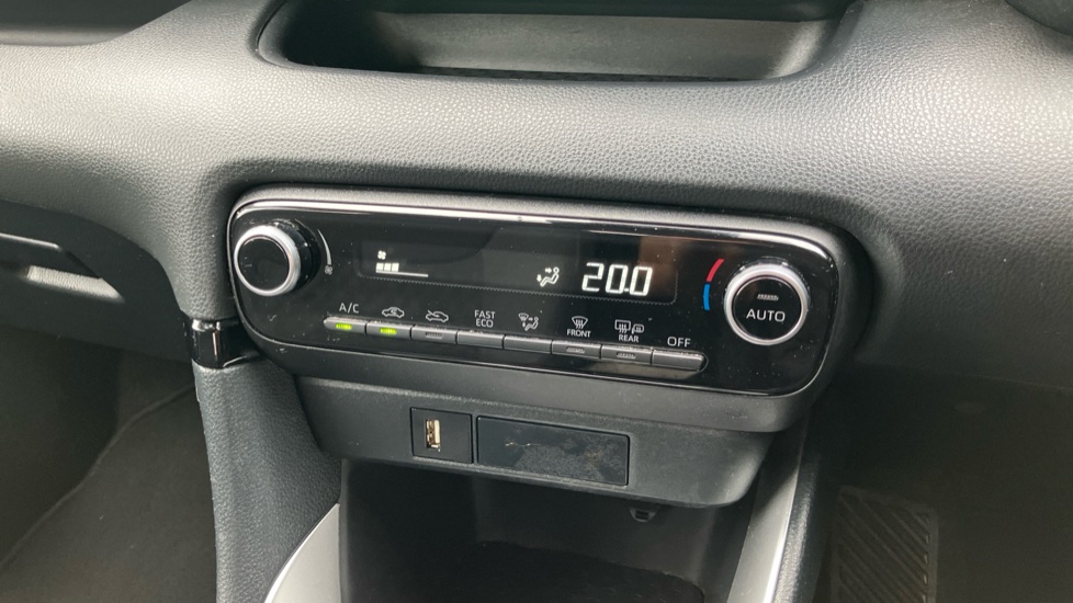 Toyota Yaris 1.5 Hybrid Design 5dr CVT Hybrid Hatchback - Image 34