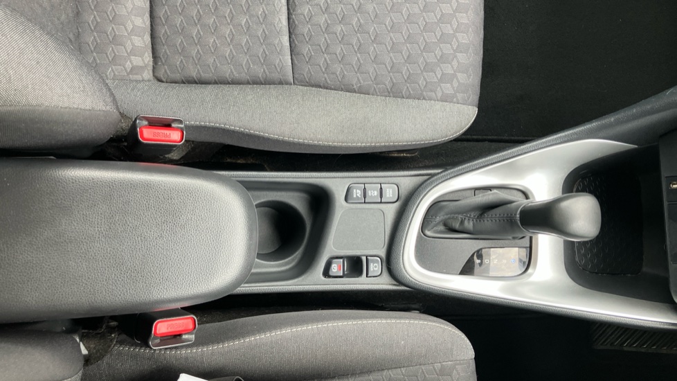Toyota Yaris 1.5 Hybrid Design 5dr CVT Hybrid Hatchback - Image 46