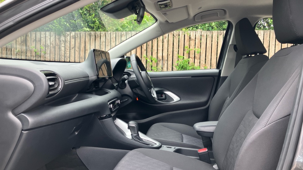Toyota Yaris 1.5 Hybrid Icon 5dr CVT Hybrid Hatchback - Image 5