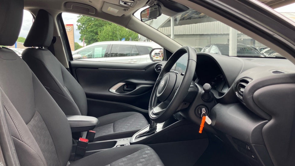 Toyota Yaris 1.5 Hybrid Icon 5dr CVT Hybrid Hatchback - Image 12