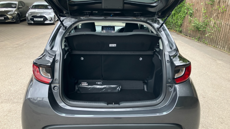 Toyota Yaris 1.5 Hybrid Icon 5dr CVT Hybrid Hatchback - Image 13
