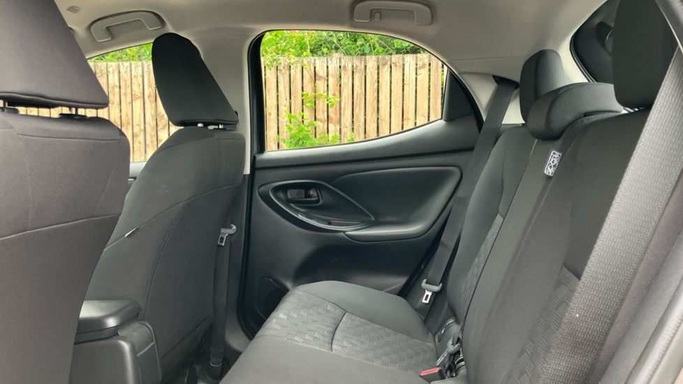 Toyota Yaris 1.5 Hybrid Icon 5dr CVT Hybrid Hatchback - Image 15