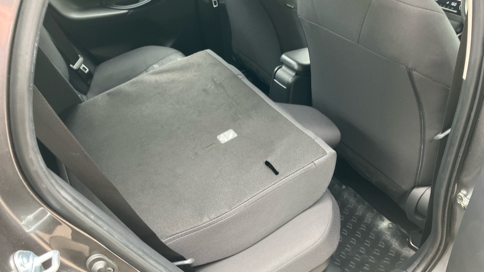 Toyota Yaris 1.5 Hybrid Icon 5dr CVT Hybrid Hatchback - Image 18