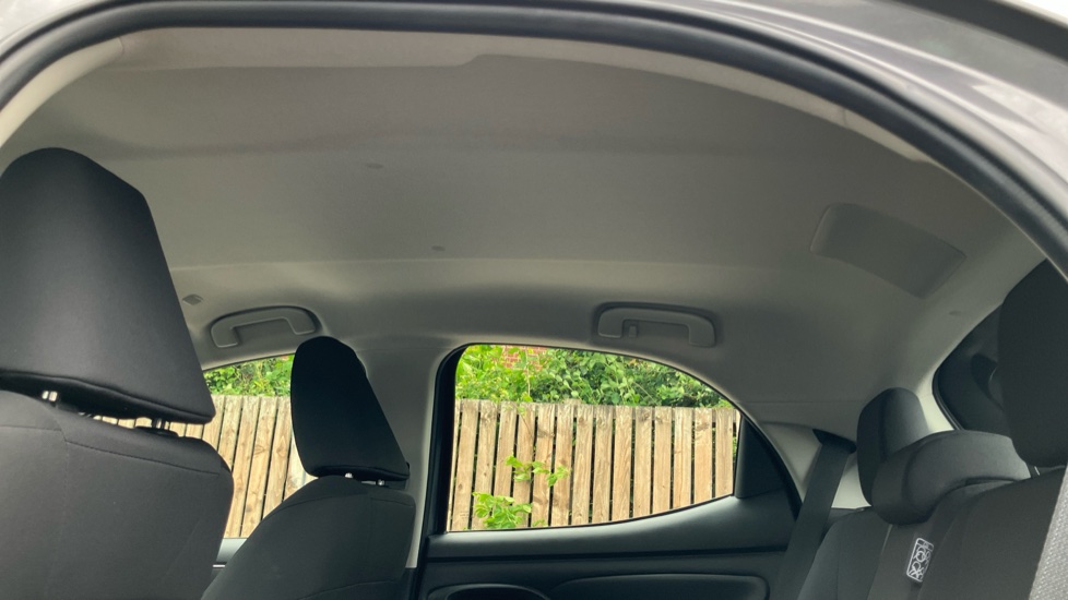 Toyota Yaris 1.5 Hybrid Icon 5dr CVT Hybrid Hatchback - Image 19