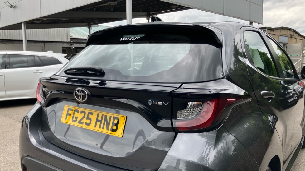 Toyota Yaris 1.5 Hybrid Icon 5dr CVT Hybrid Hatchback - Image 21