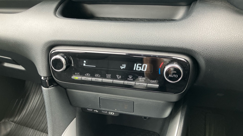Toyota Yaris 1.5 Hybrid Icon 5dr CVT Hybrid Hatchback - Image 34