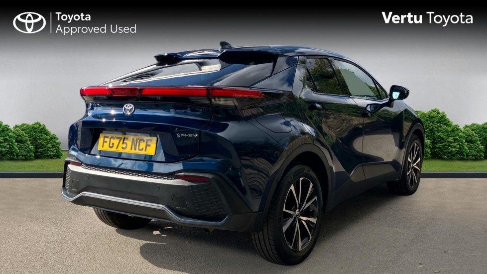 Toyota C-HR 2.0 PHEV Design 5dr CVT Hatchback - Image 2
