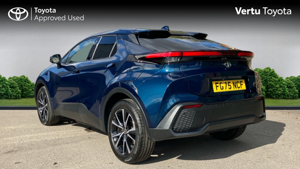 Toyota C-HR 2.0 PHEV Design 5dr CVT Hatchback - Image 4