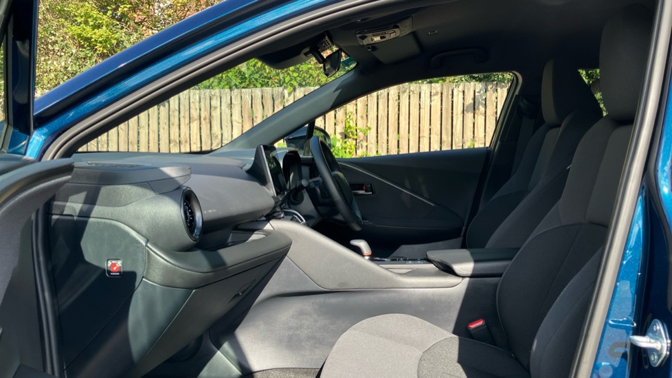 Toyota C-HR 2.0 PHEV Design 5dr CVT Hatchback - Image 5