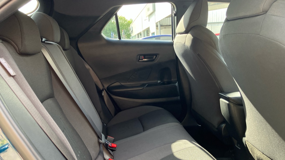 Toyota C-HR 2.0 PHEV Design 5dr CVT Hatchback - Image 8