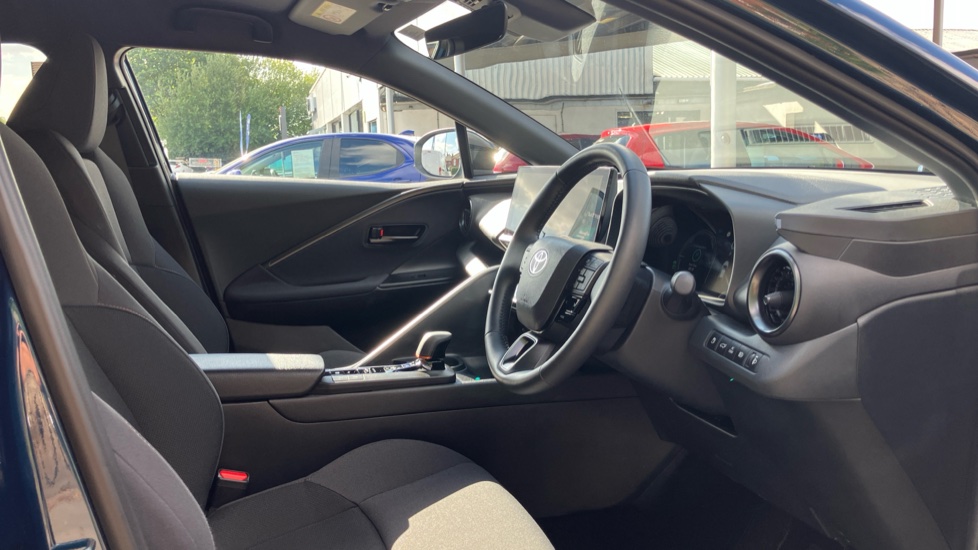 Toyota C-HR 2.0 PHEV Design 5dr CVT Hatchback - Image 12