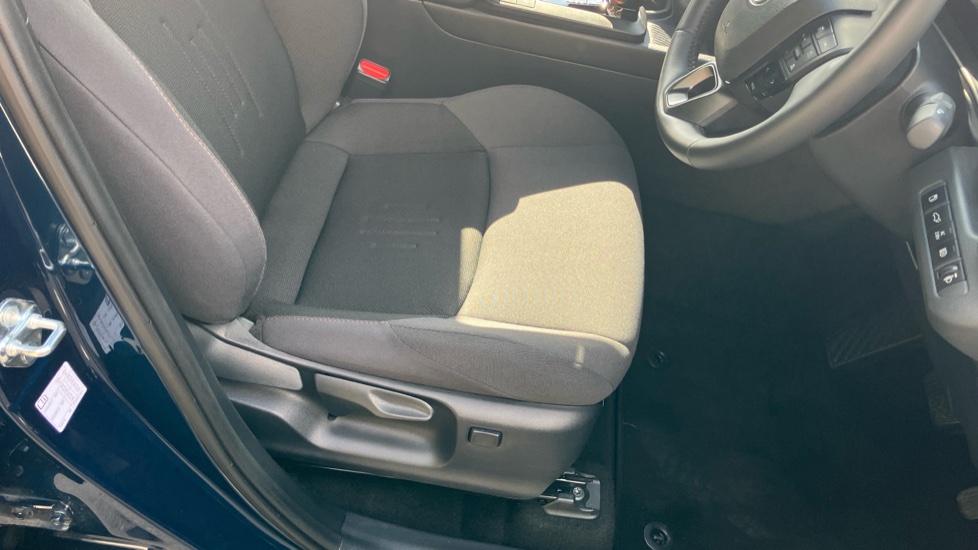 Toyota C-HR 2.0 PHEV Design 5dr CVT Hatchback - Image 17