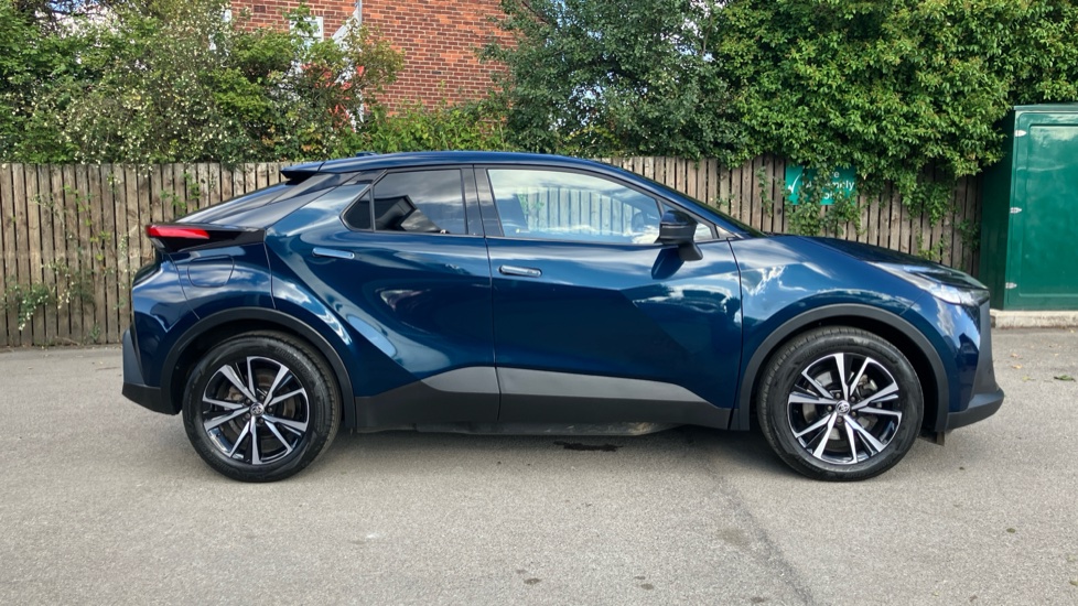 Toyota C-HR 2.0 PHEV Design 5dr CVT Hatchback - Image 23