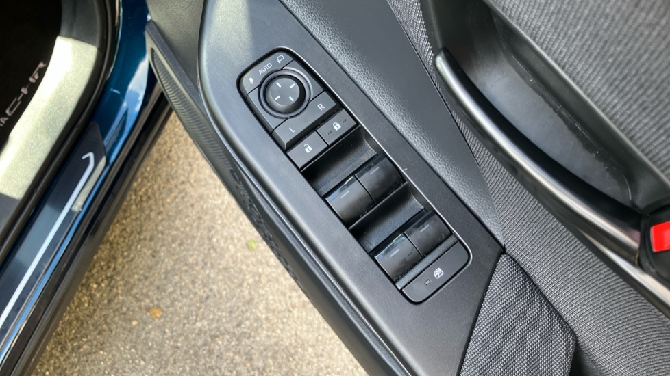 Toyota C-HR 2.0 PHEV Design 5dr CVT Hatchback - Image 31