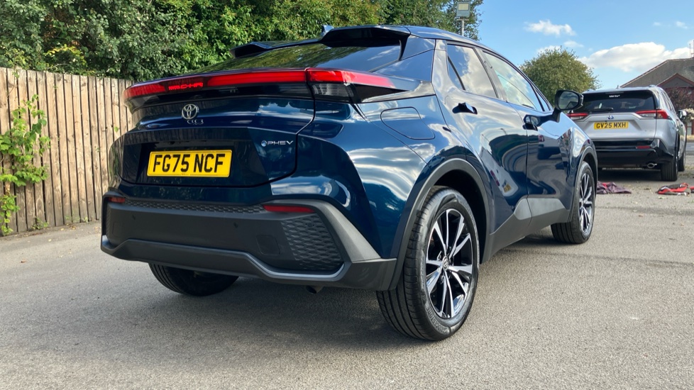 Toyota C-HR 2.0 PHEV Design 5dr CVT Hatchback - Image 32