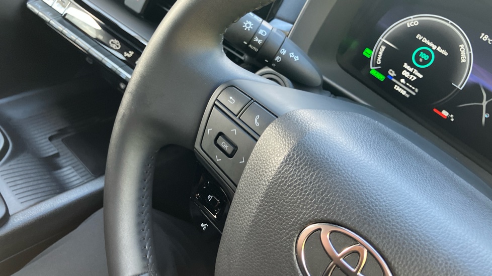 Toyota C-HR 2.0 PHEV Design 5dr CVT Hatchback - Image 34