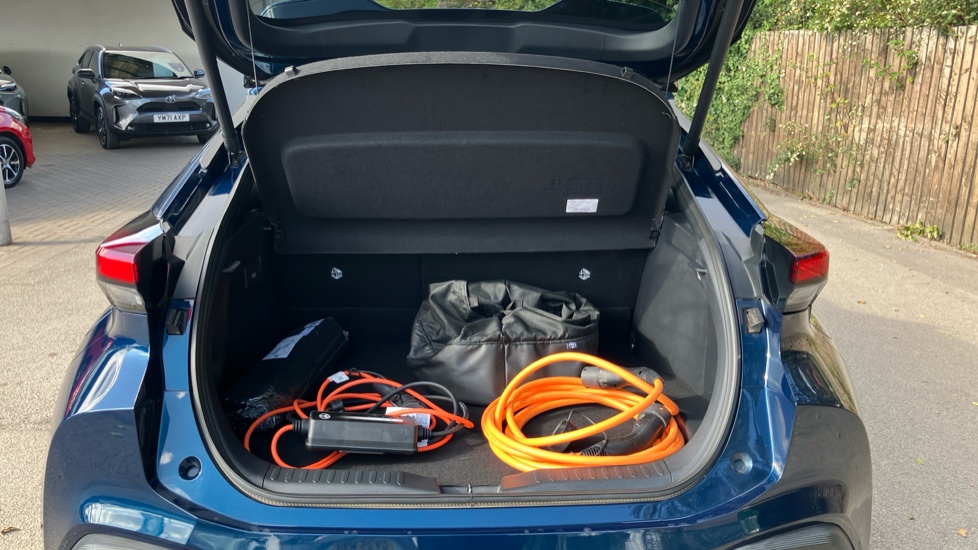 Toyota C-HR 2.0 PHEV Design 5dr CVT Hatchback - Image 38