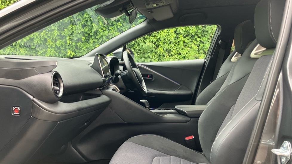 Toyota C-HR 2.0 PHEV Excel 5dr CVT Hatchback - Image 5