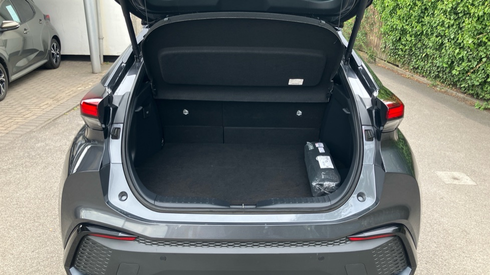 Toyota C-HR 2.0 PHEV Excel 5dr CVT Hatchback - Image 13
