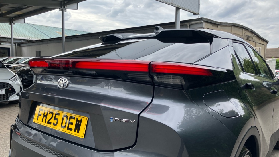 Toyota C-HR 2.0 PHEV Excel 5dr CVT Hatchback - Image 21