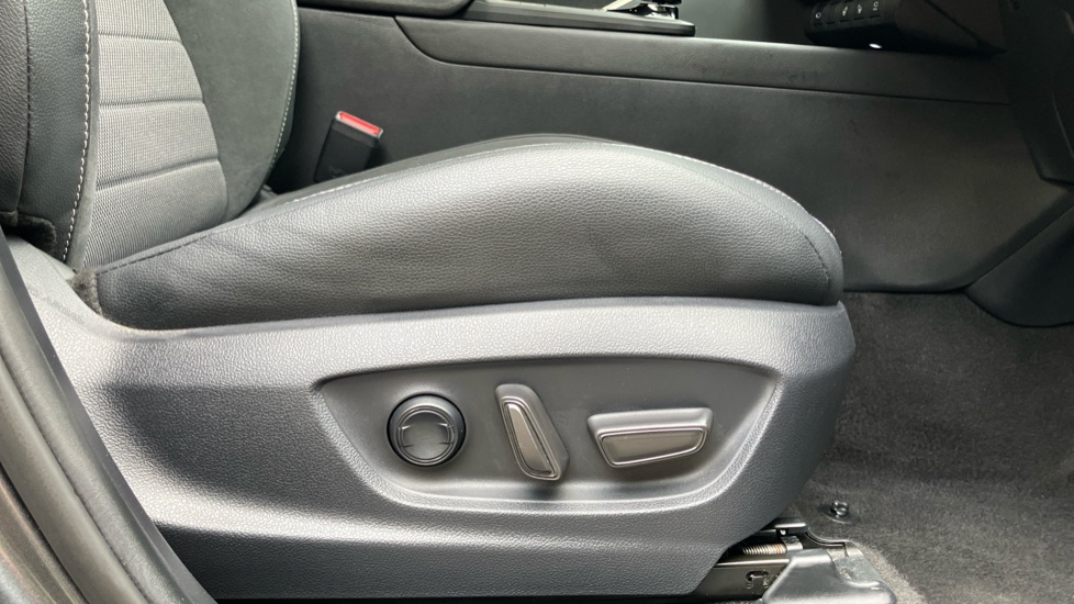Toyota C-HR 2.0 PHEV Excel 5dr CVT Hatchback - Image 30