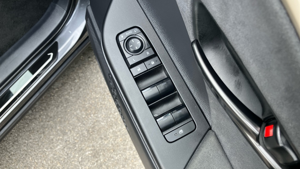 Toyota C-HR 2.0 PHEV Excel 5dr CVT Hatchback - Image 31