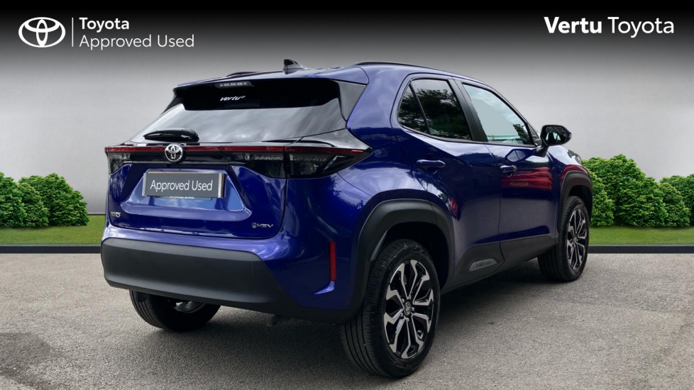 Toyota Yaris Cross 1.5 Hybrid Design 5dr CVT Hybrid Estate - Image 2
