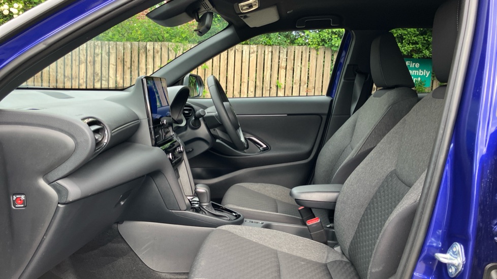 Toyota Yaris Cross 1.5 Hybrid Design 5dr CVT Hybrid Estate - Image 5