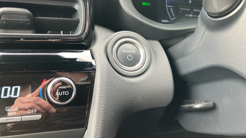Toyota Yaris Cross 1.5 Hybrid Design 5dr CVT Hybrid Estate - Image 16