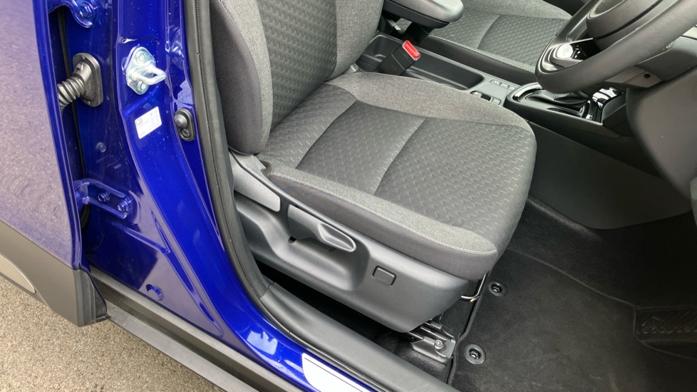 Toyota Yaris Cross 1.5 Hybrid Design 5dr CVT Hybrid Estate - Image 17
