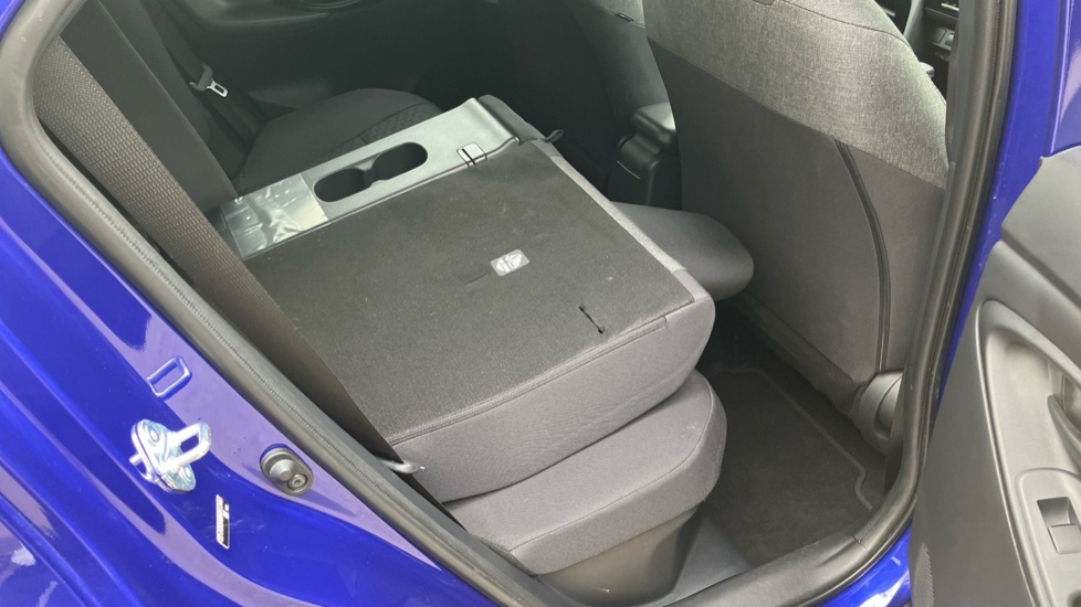 Toyota Yaris Cross 1.5 Hybrid Design 5dr CVT Hybrid Estate - Image 18