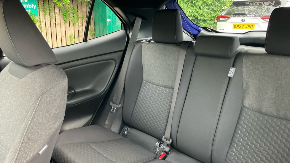 Toyota Yaris Cross 1.5 Hybrid Design 5dr CVT Hybrid Estate - Image 37
