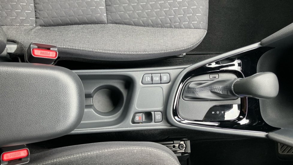 Toyota Yaris Cross 1.5 Hybrid Design 5dr CVT Hybrid Estate - Image 52