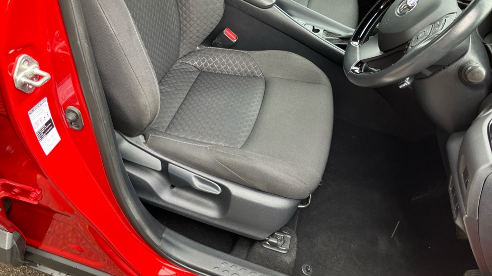 Toyota C-HR 1.8 Hybrid Icon 5dr CVT Hybrid Hatchback - Image 17