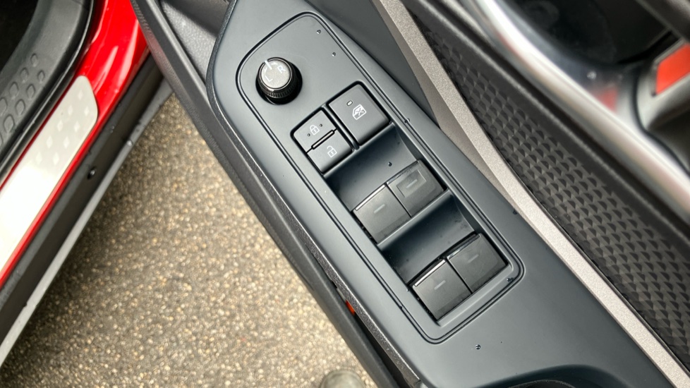 Toyota C-HR 1.8 Hybrid Icon 5dr CVT Hybrid Hatchback - Image 30