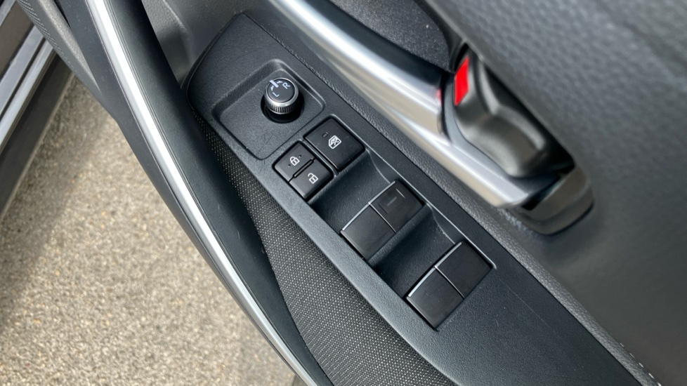 Toyota Corolla 1.8 Hybrid Icon 5dr CVT Hybrid Hatchback - Image 31