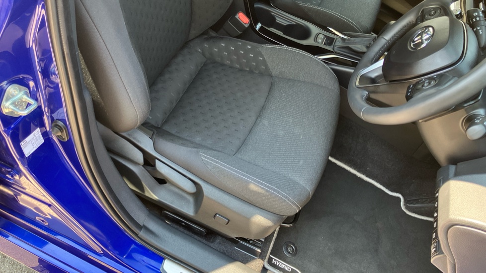 Toyota Corolla 2.0 Hybrid 178 Icon 5dr CVT Hybrid Hatchback - Image 17